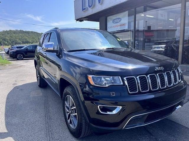 2022 Jeep Grand Cherokee WK Limited 4x4 in Diamond Black Crystal Pearlcoat — front three-quarter view