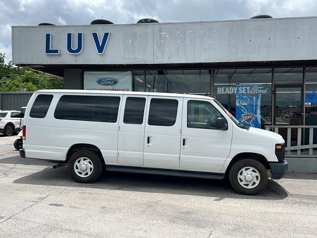 2013 Ford Econoline Wagon E-350 Super Duty Ext XL in White — front three-quarter view