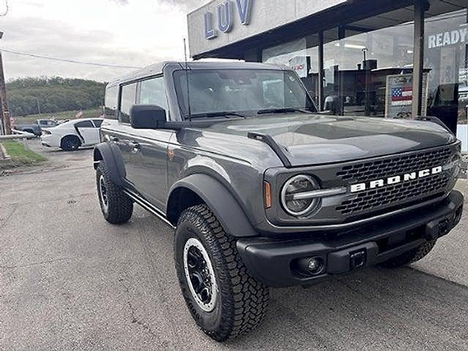 2025 Ford Bronco Badlands 4 Door Advanced 4x4 in Carbonized Gray Metallic — front three-quarter view