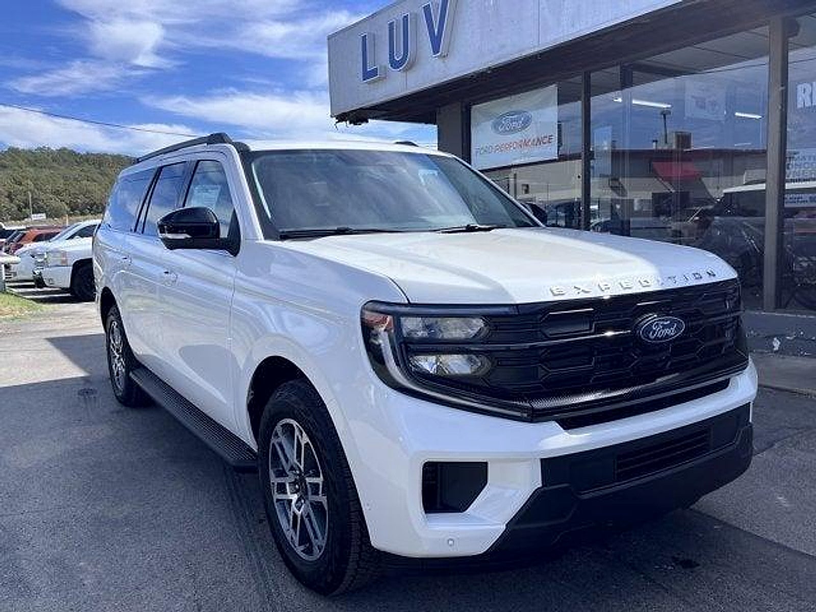 2025 Ford Expedition Max Active 4x4 in Star White Metallic Tri-Coat — front three-quarter view