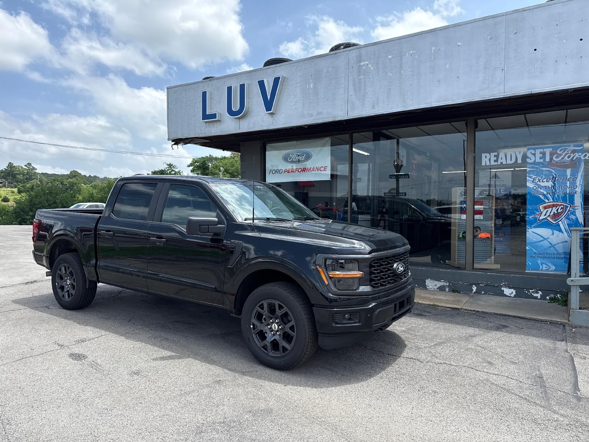 2026 Ford F-150 STX 4WD SuperCrew 5.5' Box in Agate Black Metallic — front three-quarter view