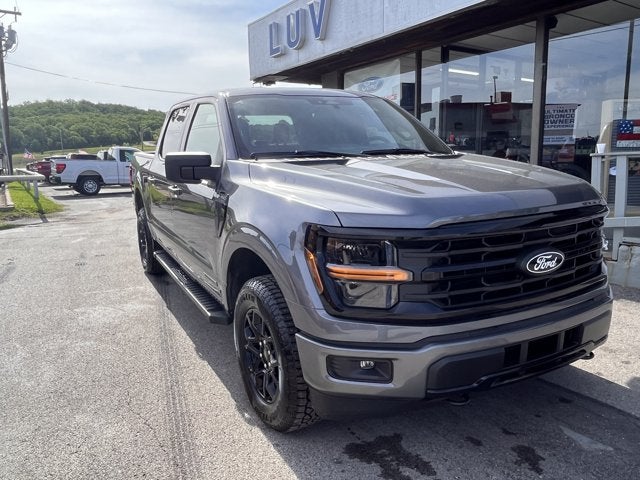 2025 Ford F-150 XLT 4WD SuperCrew 5.5' Box in Carbonized Gray Metallic — front three-quarter view