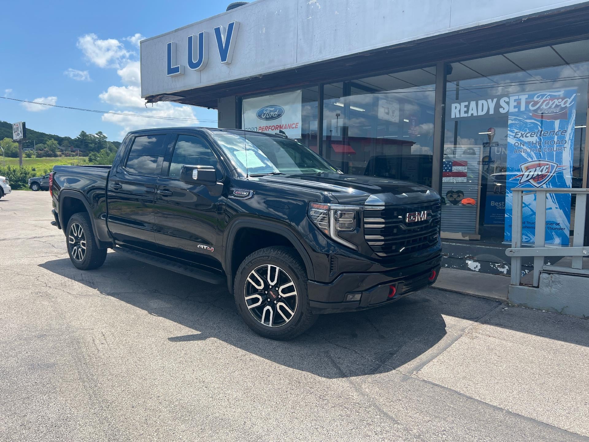 2022 GMC Sierra 1500 Crew Cab Short Box 4-Wheel Drive AT4 in Onyx Black — front three-quarter view