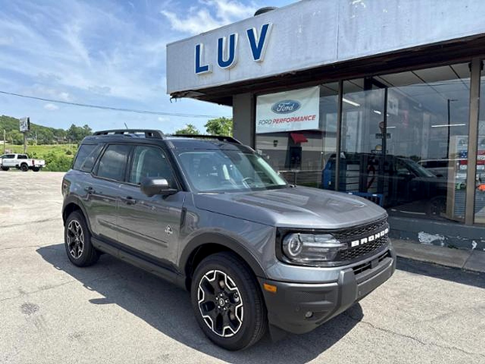2026 Ford Bronco Sport Outer Banks 4x4 in Carbonized Gray Metallic — front three-quarter view